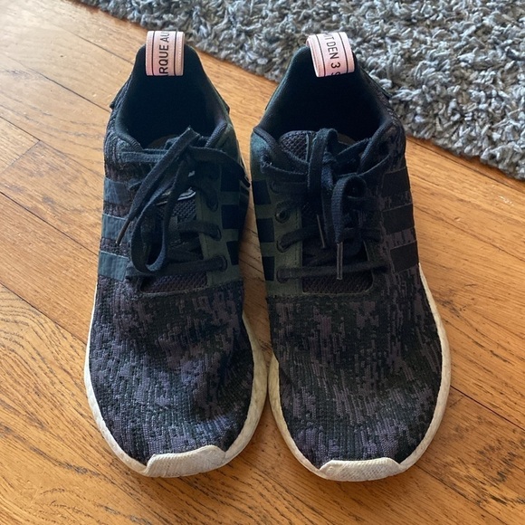 Adidas NMD R2 Women's Size 7 Running Shoes Core Black Wonder Pink Boost Sneakers - Picture 2 of 14